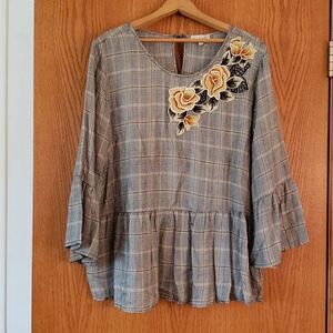 EUC Pretty Plaid Chenault Flouncy Top with Floral Accent Sz XL